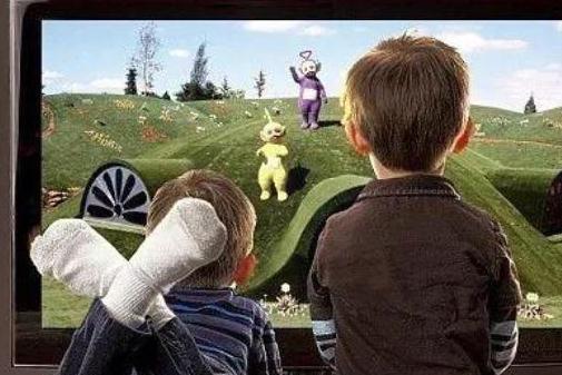 看电视|3岁以下宝宝到底能不能看电视?美国儿科学会给出建议,值得收藏