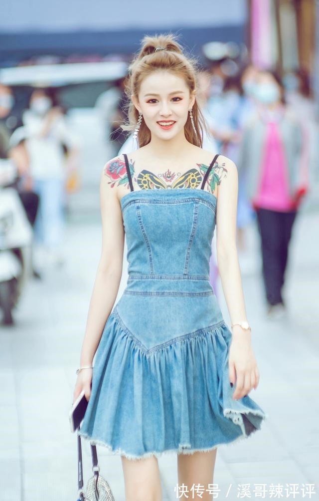 三伏天 三伏天穿什么年轻女孩多穿吊带裙,搭配小白鞋,清凉又好看!