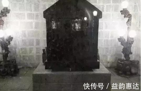 盗墓贼$包拯到底是不是清官?考古专家挖开包拯墓,发现盗墓贼留言