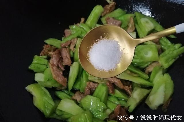 夏天最该吃的,不是黄瓜而是它,清热解暑,清心明目,全家爱吃!