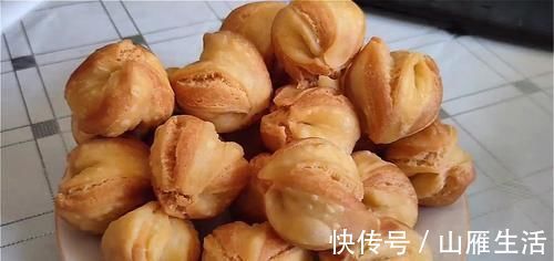 核桃酥这样做太好吃了，外面酥脆直掉渣，内里绵软又香甜，真过瘾