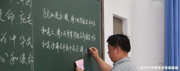 清华大学老师板书比赛,讲台上的“硬笔书法家”,你忍心擦掉吗