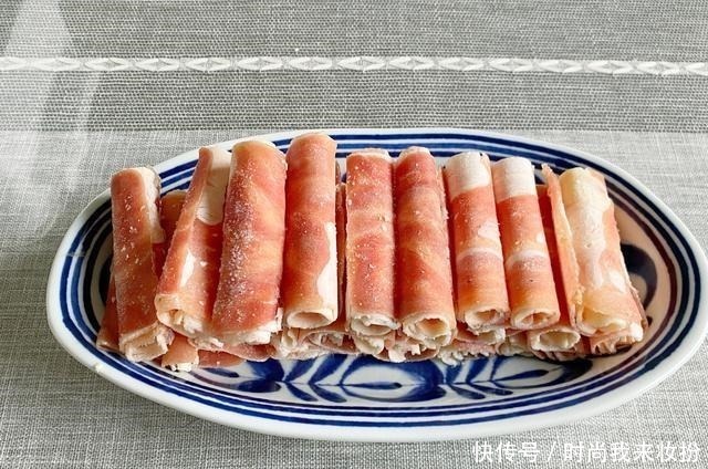 发朋友圈|娘两在家吃火锅,发朋友圈引起来一片评论,2个人也会吃了吧