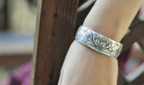 好处|佩戴“银手镯”的女性,10年后身体会有啥变化很多人戴错了