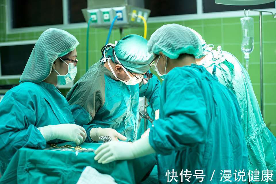 医生|连内裤都脱掉！为何有些手术，医生让患者全裸？医生道出3个实情