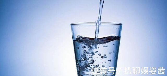 厕所|有人一喝水就频繁上厕所，有人两小时不上，哪种人身体更健康？