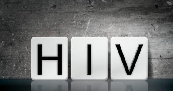  抽血|28岁男孩持续发烧，抽血确诊艾滋病，身体有问题要及时检查！