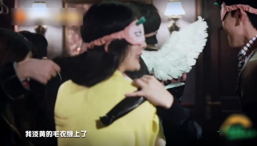 心疼|郭麒麟录节目身上被缠胶带,看到他的衣服,网友大林子心疼不
