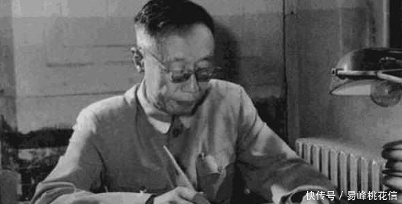 前藏|溥仪晚年故地重游,在龙椅下翻出了自己几十年前藏的“宝物”