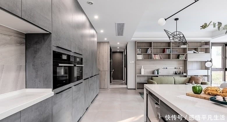 吧台|她取消客厅三件套老气摆放,室内通透大气,美而不艳,传遍整小区