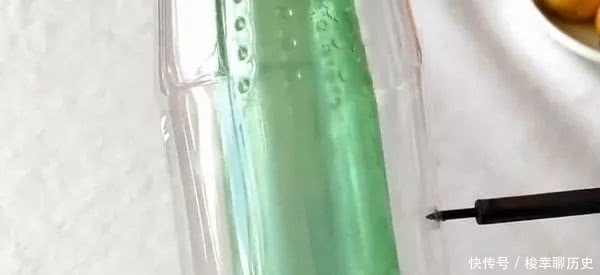 妙用|两个塑料瓶中间穿一根筷子，没想到还有这个妙用，学会了受用一生