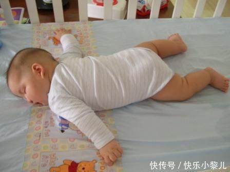 睡觉姿势|孩子的睡觉姿势，往往是在释放健康状态，父母你读懂了吗