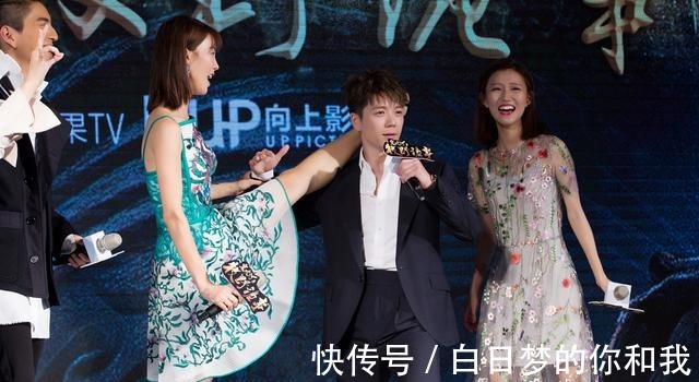 伞裙!金晨业务能力好,穿超遮肉的刺绣伞裙出镜,压腿劈叉都能轻松完成!