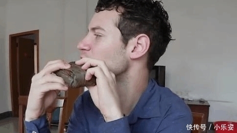 老外说: 你们中国食物太难吃了! 中国厨师: 你特么倒是去皮啊!