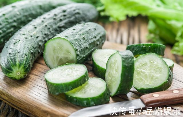 抢救|男孩生吃黄瓜进医院,抢救10天换血7次,背后原因让网友警醒