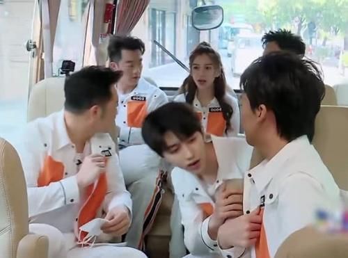 郭麒麟遇上关晓彤,开口第一句的称呼亮了,连鹿晗都不曾叫过