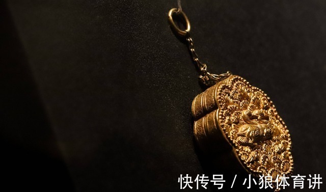 项链包!当如今的时尚项链包遇上古代的珠宝金链包,谁更胜一筹!
