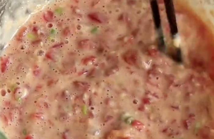 美味|西红柿别再炒鸡蛋了,做成早餐饼太美味,营养好吃,孩子特喜欢