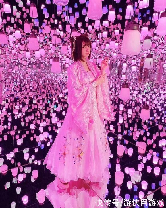 日本|Enako唯美风图册发售：日本“COSPLAY一姐”微露性感
