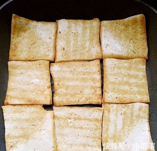 花椒粉|煎豆腐时，千万不要直接下锅！有这1步，豆腐不散不粘锅，特香！