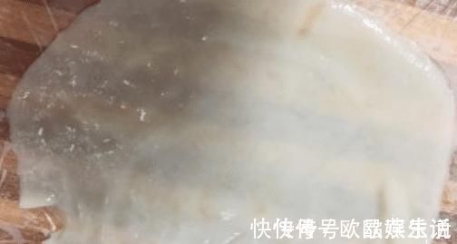 筋道|做凉皮太厚又开裂?大厨教你一招:掌握好比例跟配方,吃着还筋道