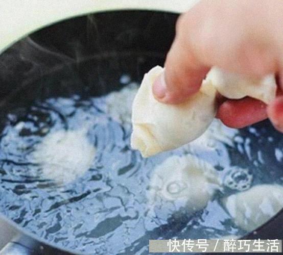 饺子|煮饺子时，别等水开才下锅！大厨教你一招，饺子不破皮、不开裂