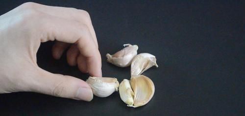 妙用|花露水倒在手上，作用太棒了，解决了很多人的烦恼，早知道就好了