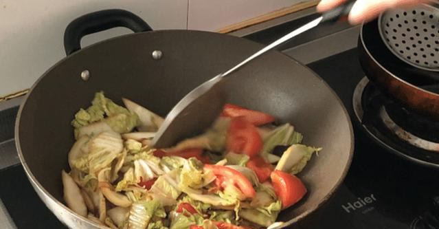 做法|白菜这种做法百吃不厌,我家隔1天就炖一锅,全家都爱吃,太香了