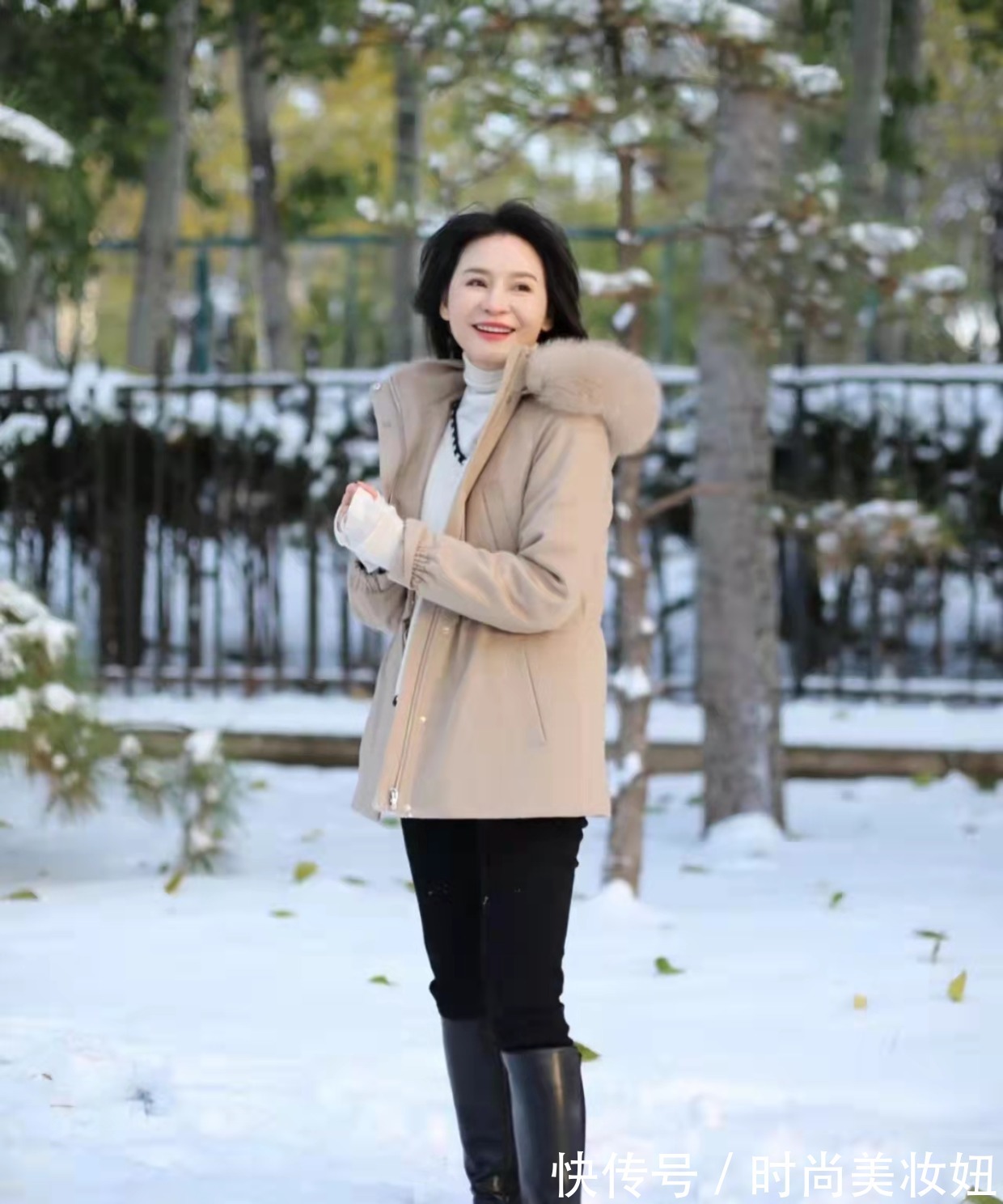 浅色系 50岁穿羽绒服也可以很洋气,看这位素人姐姐,保暖又减龄