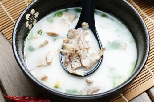 窍门|秋季进补,多喝羊肉汤,牢记3个窍门,羊汤浓白好喝,不膻不腥