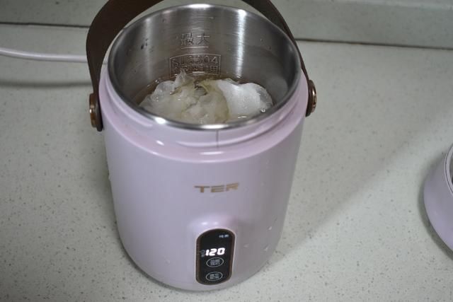 莲子绿豆|夏秋交替适合煮这粥，清香营养，软糯顺滑，胶质满满，做法很简单