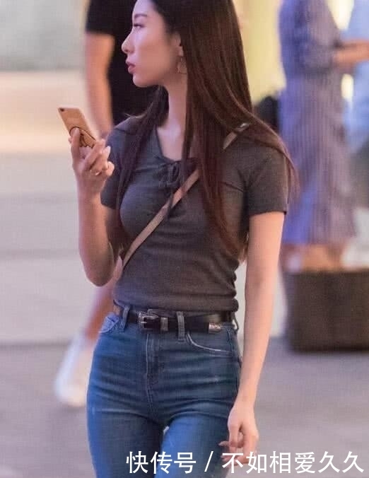 时尚穿搭:性感时尚小姐姐,气质紧身裤搭配凹凸有致