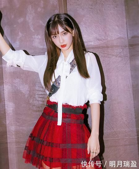 跑男|上帝给了杨颖“动漫脸”,却忘了她的腿型,穿上白裤子后腿围亮了