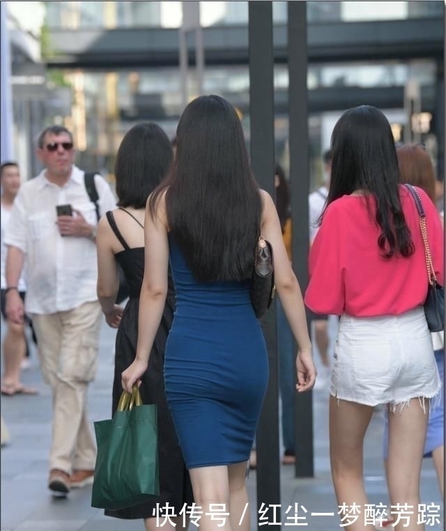 小姐姐|街拍身材好还穿紧身,一看小姐姐就是性情中人