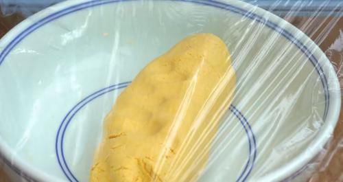  南瓜|冬天多吃南瓜糯米粉，不加一滴水，软糯香甜还流心，比油炸还好吃