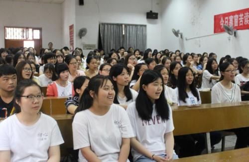 为什么家境好的学生，大学也要争取奖学金？辅导员说出其中缘由