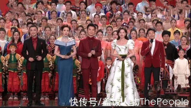 春晚幕后趣事多：马凡舒险挂导演组电话，张国立激动与文物合影