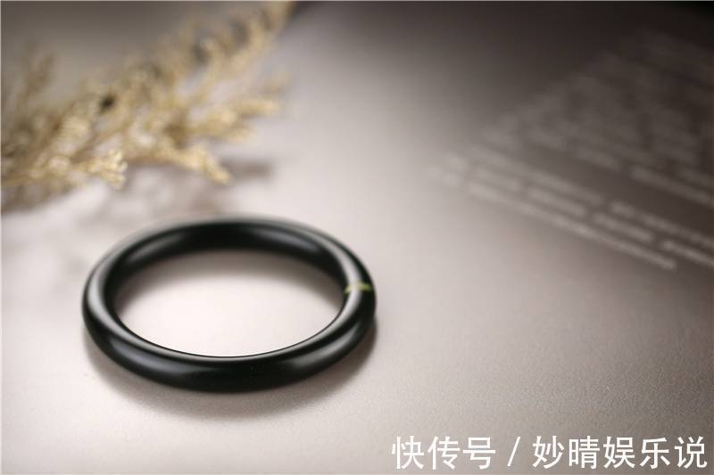 和田玉 最强硬通货!手镯是这么定价的!看完再也不怕买吃亏!
