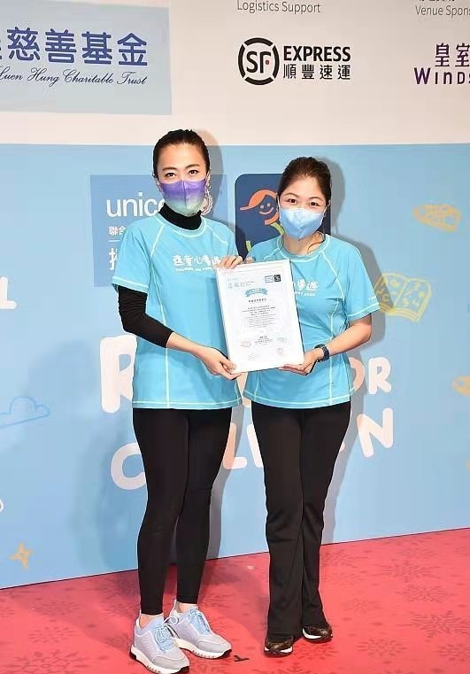 甘比|甘比终于暴露!做公益妆容精致不似以往,穿健美裤大秀身材好高调