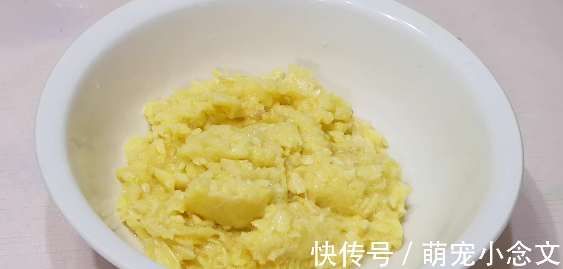 入秋后,遇到此菜我从不手软,5块钱买10斤,腌好后冬天吃特香!