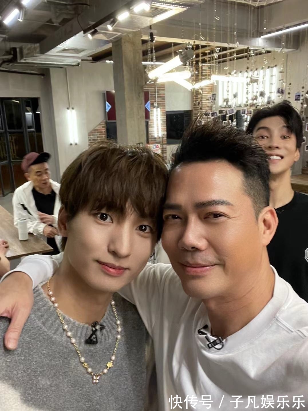 網(wǎng)友艷福不淺，《披荊斬棘的哥哥》哥哥們手機(jī)相冊(cè)私照曝光