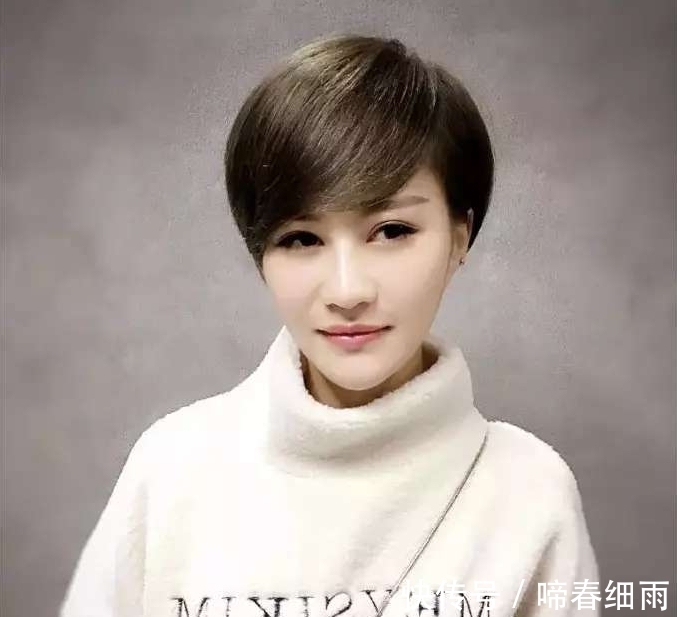 发量 55岁的女人适合留短发吗?有哪些值得推荐的短发发型吗?