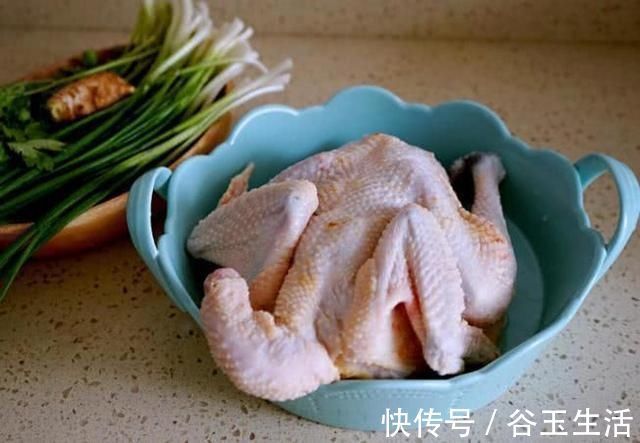 炖鸡汤时，不要焯水，也别直接炖，饭店大厨教你怎么做