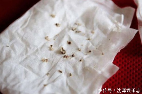 牙缝里长出臭烘烘的“小石头”学会小妙招,牙