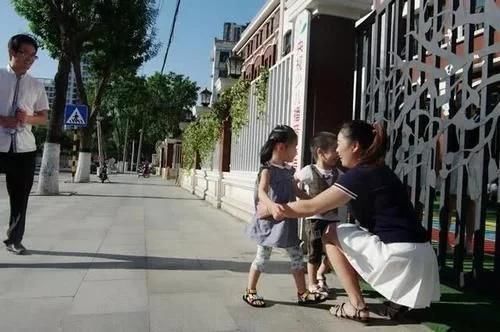 起跑线|俩孩子同岁,一个上兴趣班一个不上兴趣班,10年后差距很大