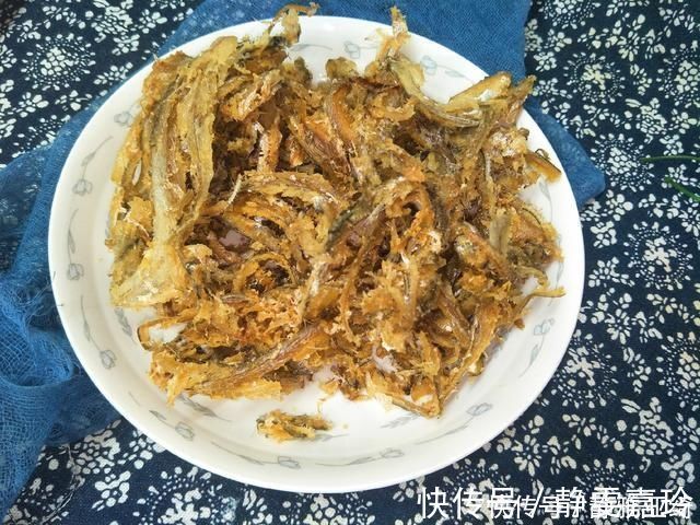 面粉|干炸小黄鱼，怎样才能又酥又香？不加面粉炸鱼，又酥又好吃