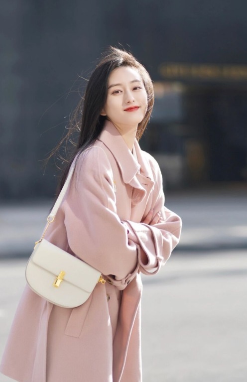 鹅黄色 天寒地冻,不妨试一试这几款大衣,时髦精们都爱穿,温暖又洋气!