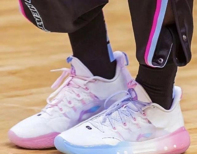 protro 球星上脚|巴特勒上脚新配色!塔图姆这双骚气!