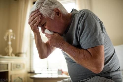 咳嗽老有白痰是肺癌吗?白痰黄痰各暗示哪种疾病?背后原因大不同