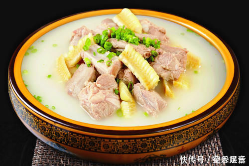 炖排骨时,请牢记“3不放”,保证排骨鲜嫩又入味,还没一点不腥